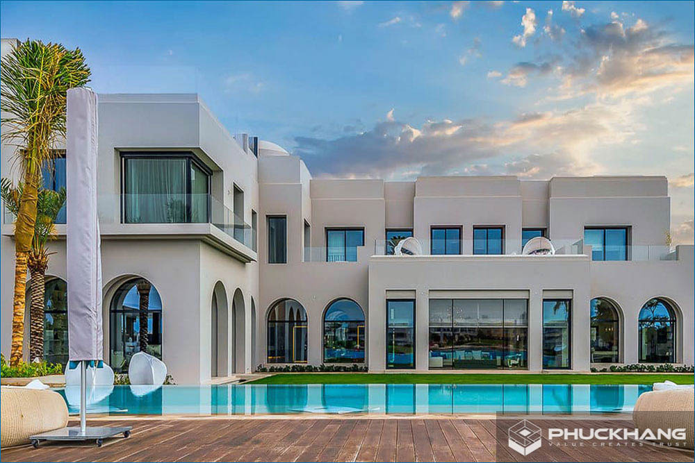 R Sector Villas In Emirates Hills, Dubai